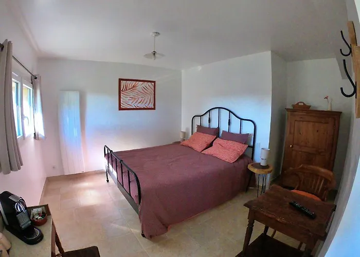 Au Coeur Des Arbres Bed & Breakfast Fontarèches